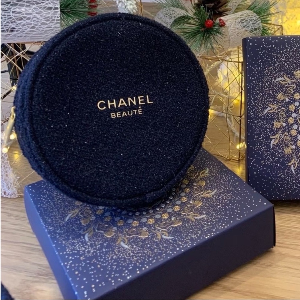 CHANEL beauty  gift Pouch - Picture 2 of 9
